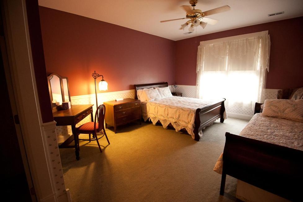 Victorian Veranda Country Inn Lawrence Bilik gambar