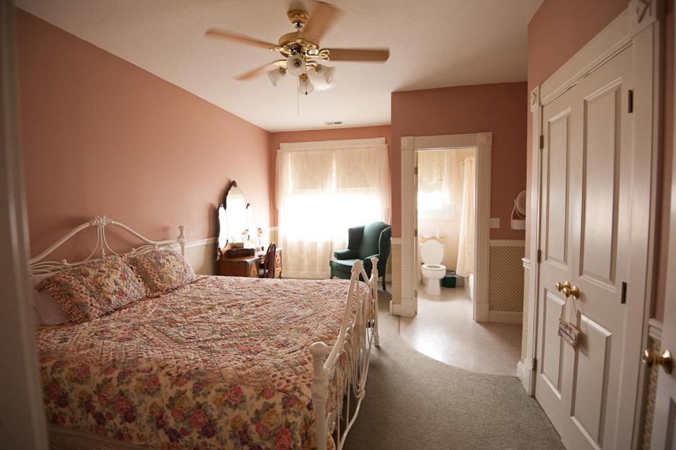 Victorian Veranda Country Inn Lawrence Bilik gambar