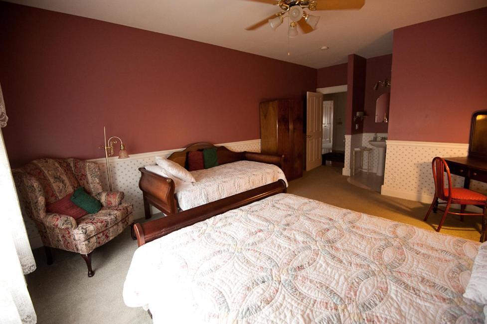 Victorian Veranda Country Inn Lawrence Bilik gambar