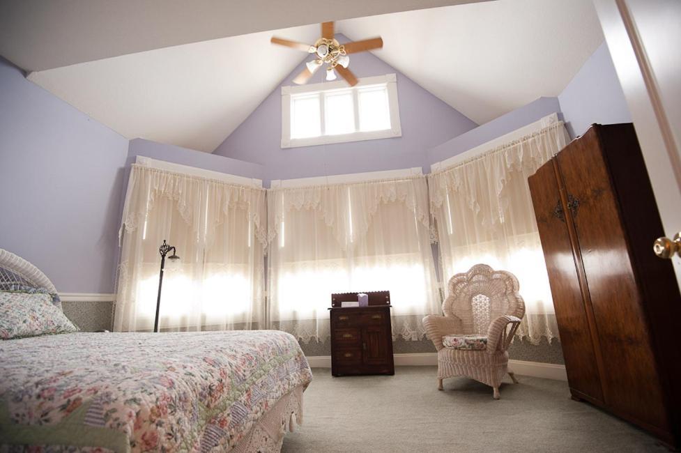 Victorian Veranda Country Inn Lawrence Bilik gambar